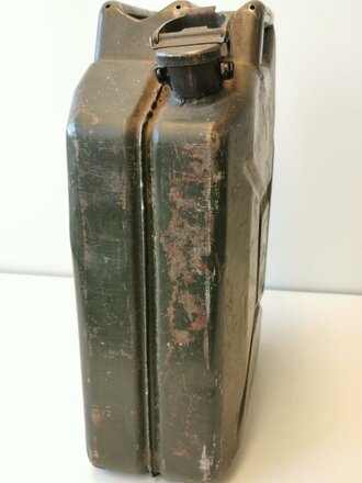 British 1945 dated jerry can, original paint, completely empty, no overseas shipping possible