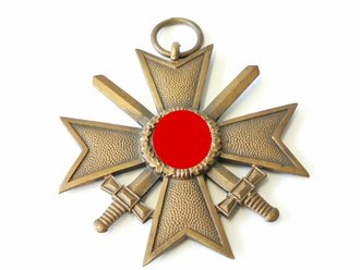 Kriegsverdienstkreuz 2. Klasse mit Schwertern, Hersteller  "61" im Bandring für Rudolf A. Karnath & Sohn, Gablonz