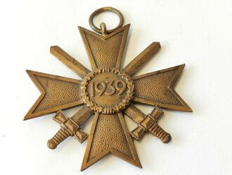 Kriegsverdienstkreuz 2. Klasse mit Schwertern, Hersteller  "61" im Bandring für Rudolf A. Karnath & Sohn, Gablonz