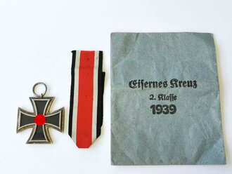Eisernes Kreuz 2. Klasse 1939, unmarkiertes Stück in Tüte der Ordenfabrik Fritz Zimmermann Stuttgart