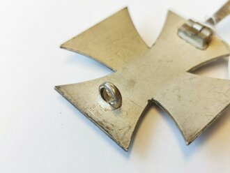 Eisernes Kreuz 1. Klasse 1939, Hersteller L/11 im Kasten für Deumer Lüdenscheid. Magnetisches , gewölbtes Stück mit vollständiger Schwärzung