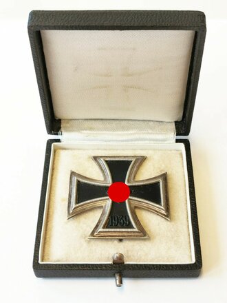 Eisernes Kreuz 1. Klasse 1939, Hersteller 3 Kasten...