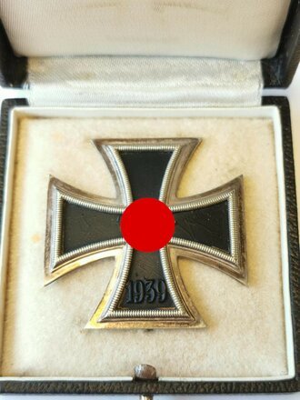Eisernes Kreuz 1. Klasse 1939, Hersteller 3 Kasten...