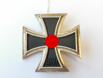 Eisernes Kreuz 1. Klasse 1939, Hersteller L/11 ohne ! Kasten für Deumer Lüdenscheid. Magnetisches Stück mit fast vollständiger Schwärzung.