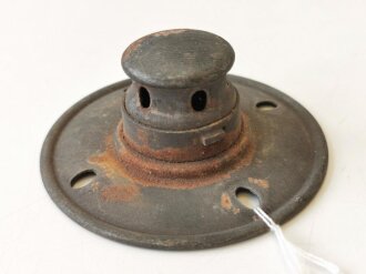 1. Weltkrieg, Teller für die Spitze einer Pickelhaube für Mannschaften, Eisen, original feldgrau lackiert.