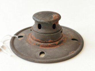 1. Weltkrieg, Teller für die Spitze einer Pickelhaube für Mannschaften, Eisen, original feldgrau lackiert.