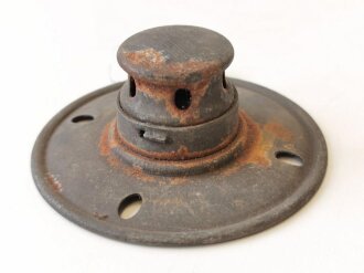 1. Weltkrieg, Teller für die Spitze einer Pickelhaube für Mannschaften, Eisen, original feldgrau lackiert.