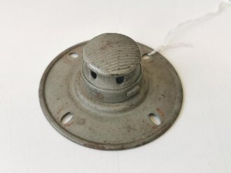 1. Weltkrieg, Teller für die Spitze einer Pickelhaube für Mannschaften, Eisen, original feldgrau lackiert.