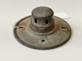 1. Weltkrieg, Teller für die Spitze einer Pickelhaube für Mannschaften, Eisen, original feldgrau lackiert.