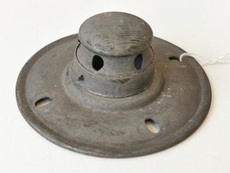 1. Weltkrieg, Teller für die Spitze einer Pickelhaube für Mannschaften, Eisen, original feldgrau lackiert.
