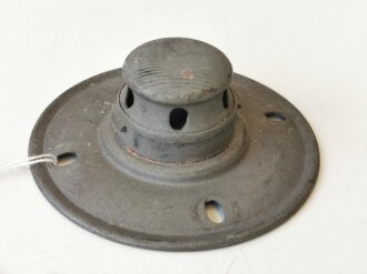 1. Weltkrieg, Teller für die Spitze einer Pickelhaube für Mannschaften, Eisen, original feldgrau lackiert.