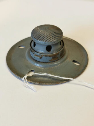 1. Weltkrieg, Teller für die Spitze einer Pickelhaube für Mannschaften, Eisen, original feldgrau lackiert.