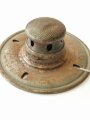 1. Weltkrieg, Teller für die Spitze einer Pickelhaube für Mannschaften, Eisen, original feldgrau lackiert.