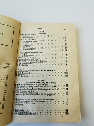 "Unterrichtsbuch für die Maschinengewehr Kompanien Gerät 08" von 1917 mit 256 Seiten