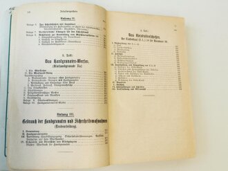 "Waffentechnisches Unterrichtsbuch für den Polizeibeamten" datiert 1929 mit 299 Seiten