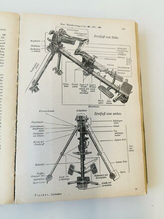 "Waffen- und Schießtechnischer Leitfaden für die Ordnungspolizei" datiert 1944 mit 567 Seiten.