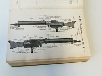 "Waffen- und Schießtechnischer Leitfaden für die Ordnungspolizei" datiert 1944 mit 567 Seiten.