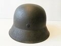 Heer, Stahlhelm Modell 1942. Leicht getragenes, zusammengehöriges Stück in gutem Zustand, Glockengröße 68 