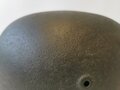 Heer, Stahlhelm Modell 1942. Leicht getragenes, zusammengehöriges Stück in gutem Zustand, Glockengröße 68 