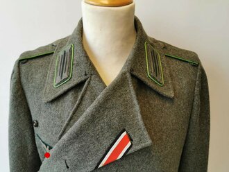 Heer, Sturmgeschützjacke für einen Panzergrenadier.  Alle Effekten original vernäht, Kammerstück mit diversen eher unauffälligen Mottenspuren.