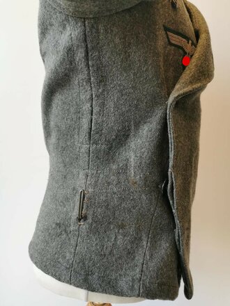 Heer, Sturmgeschützjacke für einen Panzergrenadier.  Alle Effekten original vernäht, Kammerstück mit diversen eher unauffälligen Mottenspuren.