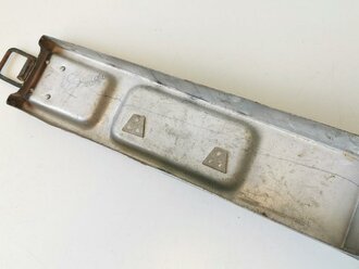 Gurtkasten aus Leichtmetall für Gurte MG34. Originale Tarnlackierung, datiert 1939