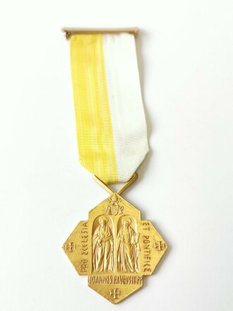 Päbstliches Verdienstkreuz für Verdienste um  um die katholische Kirche und das Papsttum. Sehr guter Zustand, am Band im Etui