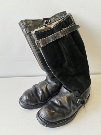 Luftwaffe , Paar Stiefel für fliegendes Personal . Originale Sohle mit 32,5cm. Ein Reissverschluss defekt, lässt sich nicht öffnen