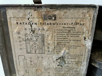 "Katadyn"Trinkwasser Tornister Filtergerät der Wehrmacht,  Nicht ganz komplett, Deckel linke abgerissen. Originallack, Funktion nicht geprüft, ungereinigtes Stück