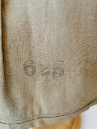 Tropenfeldbluse für Angehörige der Waffen SS. Leicht getragenes Stück, Vorderseitige Verfärbung vom Koppel, Armadler original vernäht