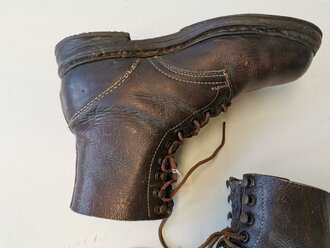 Paar Stiefel für Angehörige der Fallschirmtruppe, Frühes, rotbraunes Paar, vermutlich schon der Zeit gekürzt