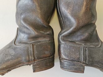 Paar Stiefel für Mannschaften der Wehrmacht. Hohe Ausführung für Kavallerie, die Sporenauflagen in der Zeit entfernt. Sohlenlänge 28,5cm