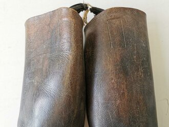 Paar Stiefel für Mannschaften der Wehrmacht. Hohe Ausführung für Kavallerie, die Sporenauflagen in der Zeit entfernt. Sohlenlänge 28,5cm