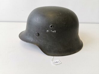 Heer, Stahlhelm Modell 1942. Originallack, reste des...