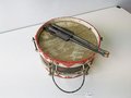 Deutsches Jungvolk oder Hitler Jugend, kleine Trommel ( Durchmesser 29cm) mit Trommelstöcken in Tasche. Originallack