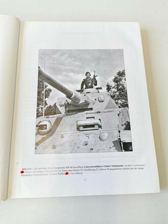 "Uniformen deutscher Elite-Panzerverbände 1935-1945", 306 Seiten, gebraucht, DIN A4
