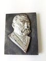 Generalfeldmarschall Paul von Hindenburg, Metallrelief auf Holzplatte 14 x 18cm