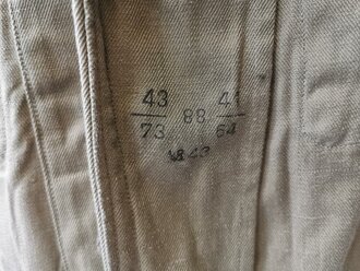 Heer, Tropenfeldbluse Modell 1943 mit original vernähten Effekten. Wohl ungetragenes Stück