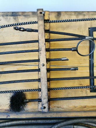 Reinigungsgerät für Gaserzeugeranlagen "Andra Typ H8" der Wehrmacht. Kompletter Satz in zugehörigem Transportkasten, mit "Einbau- und Bedienungsanweisung und Ersatzteilliste von 1944"  Gebraucht.