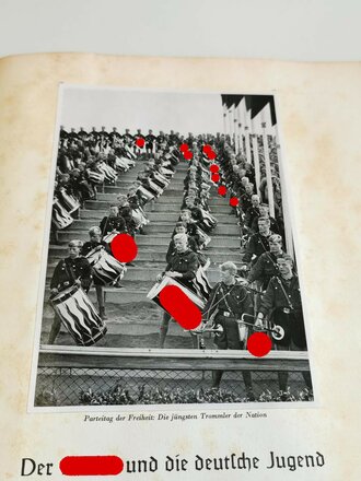 Sammelbilderalbum "Adolf Hilter" - Bilder aus dem Leben des Führers, 135 Seiten, Bild 160 fehlt, Seiten in der Mitte lösen sich