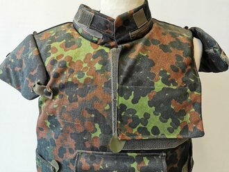 Bundeswehr Stichschutzweste, wohl ungetragen, ein Schultersegment lässt sich nicht befestigen