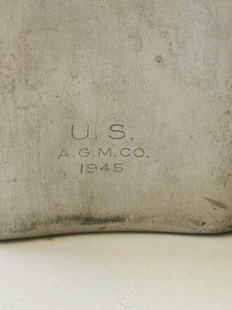 U.S. 1945 dated canteen set