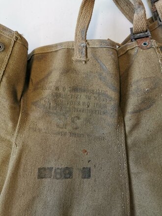 U.S. WWII non matching pair of Leggings size 3R