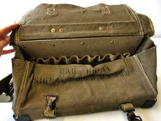 U.S. Signal Corps WWII bag BG 44. Used