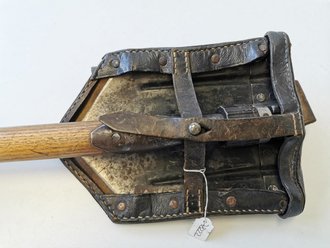 Klappspaten Wehrmacht in Hülle aus Ersatzmaterial. Getragenes Set