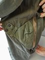 Luftwaffe Fallschirmjäger Knochensack, frühes, grün meliertes Modell, ursprünglich zum einsteigen aber von der Kammer vorschriftsmäßig geändert. Der Adler original aber neuzeitlich vernäht. Getragenes, seltenes Stück