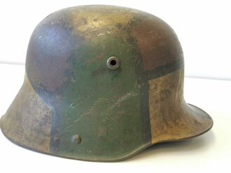 1.Weltkrieg Stahlhelm Modell 1916. Originale Tarnlackierung, Hersteller W66 für Herm. Weissenburger & Co., Stuttgart-Cannstatt