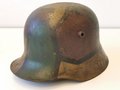 1.Weltkrieg Stahlhelm Modell 1916. Originale Tarnlackierung, Hersteller W66 für Herm. Weissenburger & Co., Stuttgart-Cannstatt