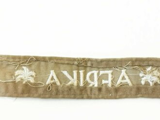 Ärmelband "Afrika", Länge 49cm, Spuren von Stecknadeln