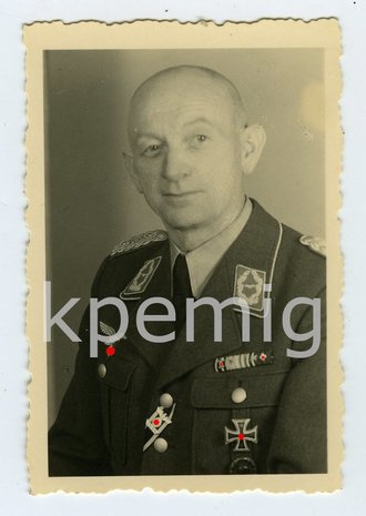 Luftwaffe, Portrait eines Offiziers mit EK 1 und Wiederholungsspange EK 2, Maße 5 x 8cm